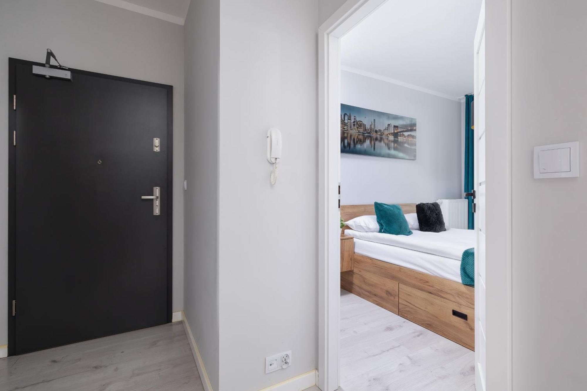 Przestronny Z Balkonem By Renters Апартаменти *